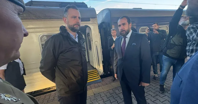 Польский министр обороны прибыл в Киев