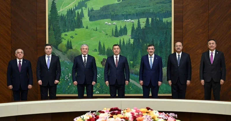 Əli Əsədov Sadır Japarovla görüşdü FOTO