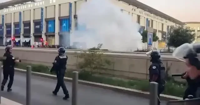Fransada etirazlar zamanı azı 30 nəfər saxlanılıb