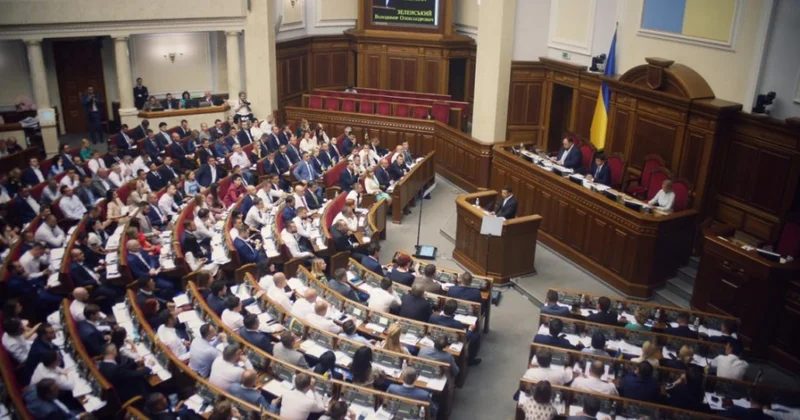 Ukrayna parlamenti orta məktəblərin təhlükəsizliyini gücləndirən qanun layihəsi qəbul edib