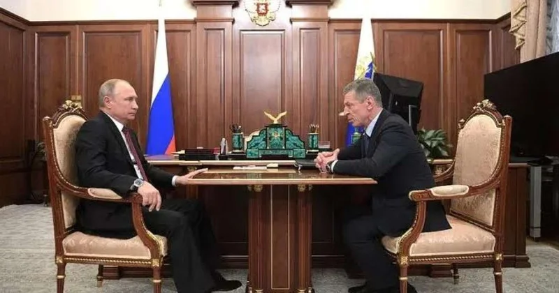 Putinin yaxın adamı Azərbaycana görə istefa verib?