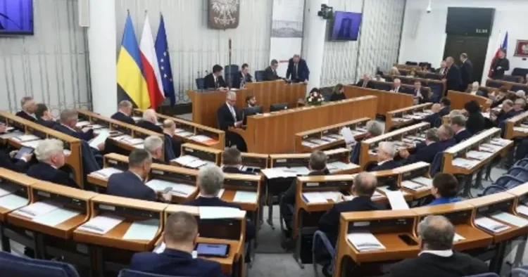 Polşa Senatı əcnəbilərin yaşaması və ukraynalılara yardım haqqında qanunu təsdiqlədi