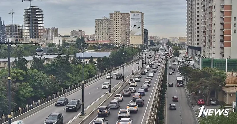 В Баку наблюдаются пробки на 14 направлениях СПИСОК