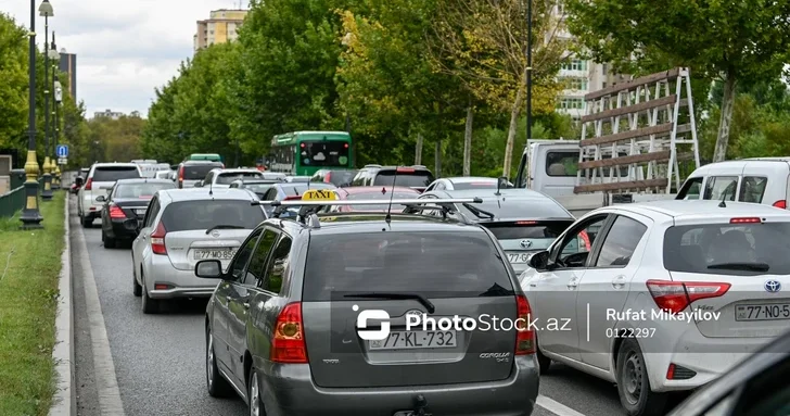14 ключевых магистралей Баку парализованы пробками