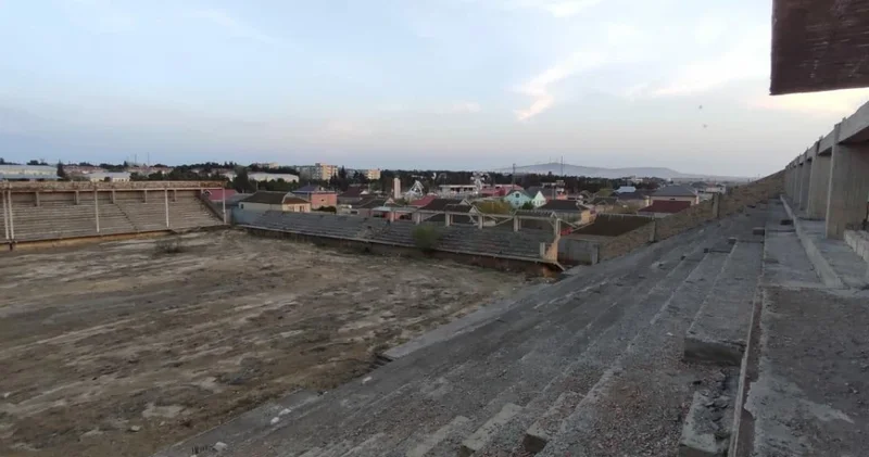 17 ildir tikintisi yarımçıq dayandırılan Şirvan şəhər stadionu VİDEO
