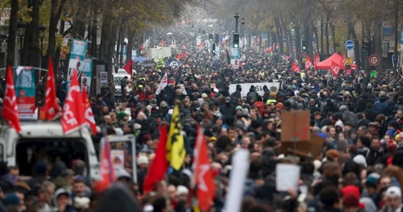 Müstəmləkəçi Fransa böhran içində FOTOLAR