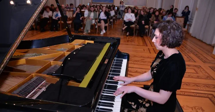 Musiqini sevmək azdır, onun ən gözəl nümunələrini qoruyub saxlamaq lazımdır Pianoçu