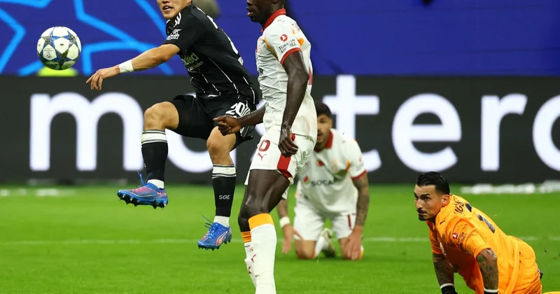 UEFA Çempionlar Liqası: Qalatasaray qapısından beş top buraxdı, Barselona qələbə qazandı