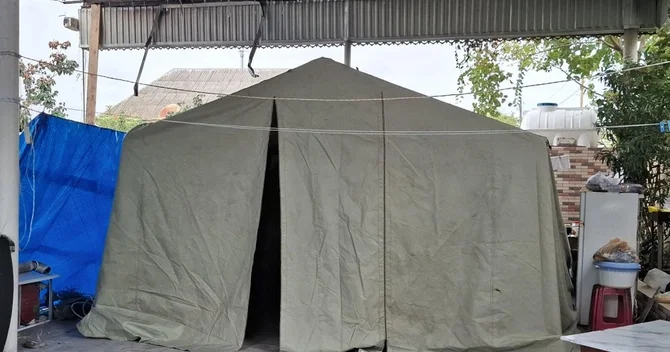 FHN evsiz qalan ailə üçün çadır quraşdırdı