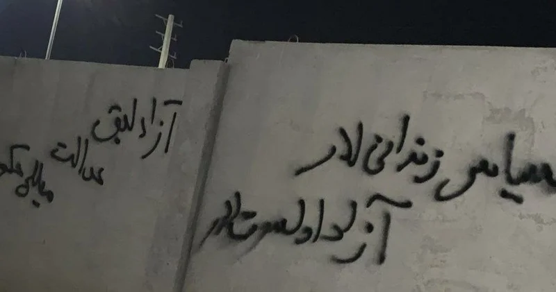 Təbrizdə divarlara Azadlıq, Ədalət, Milli Hökumət şüarları yazılıb