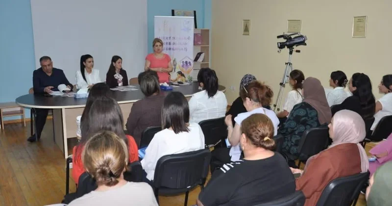 “Məişət zorakılığı qurbanı olan qadınlarla iş” layihəsi çərçivəsində ilk maarifləndirici seminar keçirilib