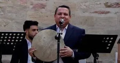 Pəncərədən səs gəlir... Ay bəri bax, bəri bax!