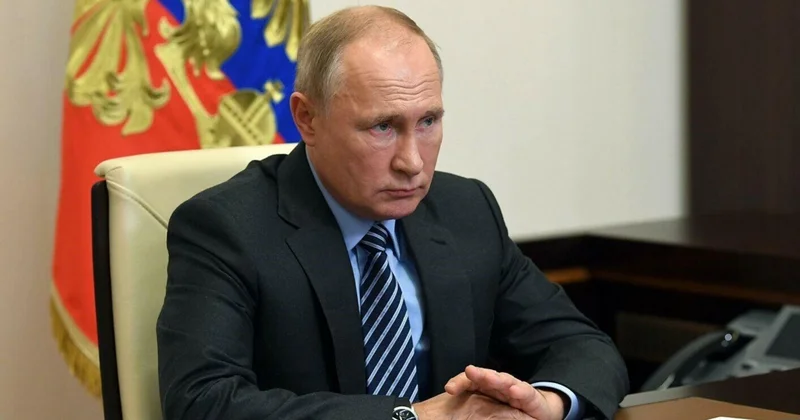 Putin canlı yayımda: “Bu pulla yoldaşına hədiyyə alarsan”