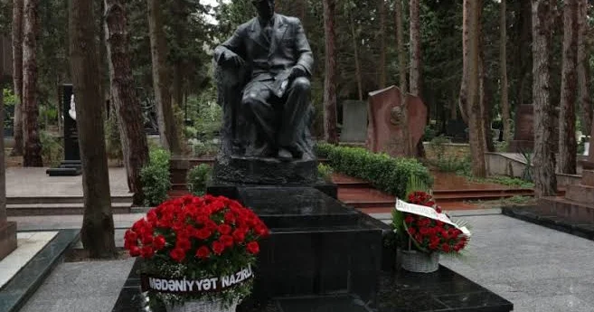 Üzeyir bəyin məzarı ziyarət edildi