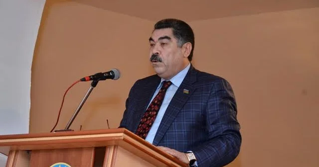 Rayon sakinləri icra başçısını topa tutdu: “Nə kömək göstərdi, nə də...”