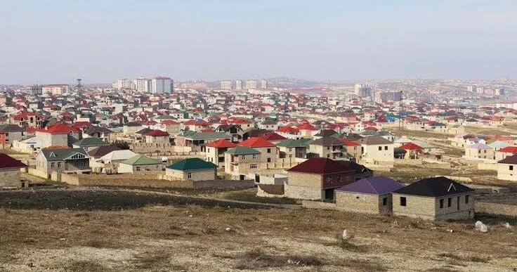 Sənədsiz evlər rəsmiləşdiriləcək, qanunsuz ərazilərdə tikilənlər söküləcək AÇIQLAMA