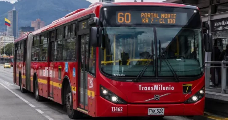 Tibb bacısı 60 nömrəli avtobusla evləndi Ona görə işdən də çıxıb