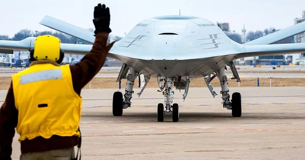 ВМС США и Boeing заключили первый контракт на производство беспилотных танкеров MQ 25A Stingray
