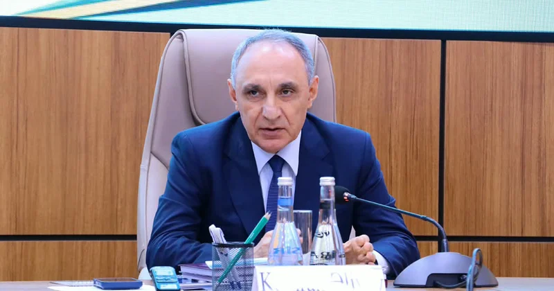 Kamran Əliyev iclas keçirdi Foto