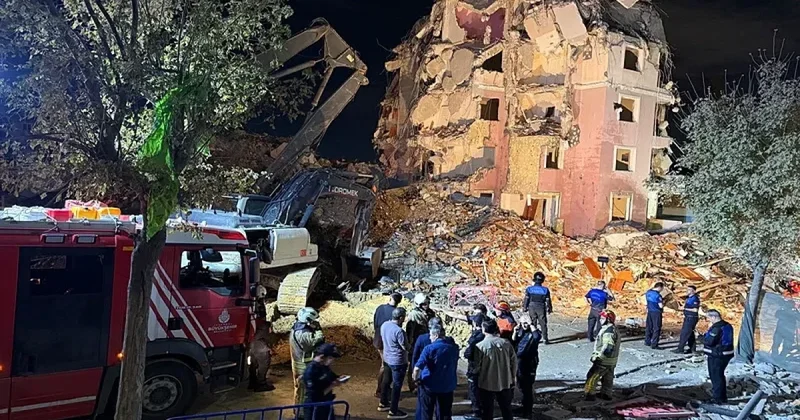 İstanbulda söküntü zamanı binanın bir hissəsi çöküb, 2 nəfər yaralanıb