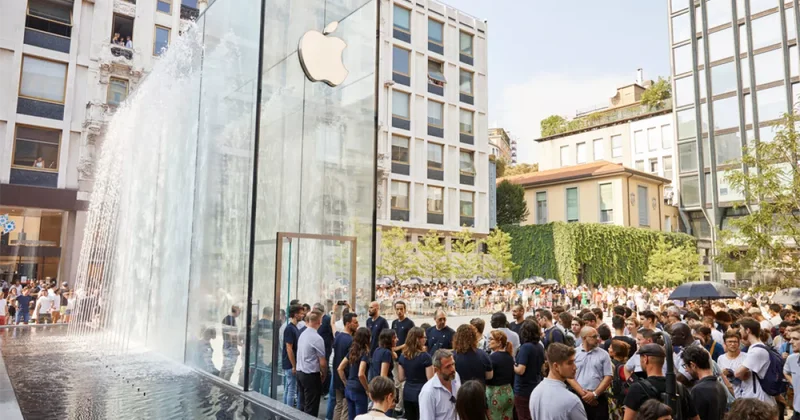 Продажи iPhone 18 в Милане начались с протестов