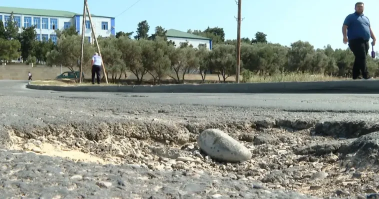 Suraxanıda çuxur böhranı: Sakinlər və sürücülər çıxılmaz vəziyyətdə (Video)