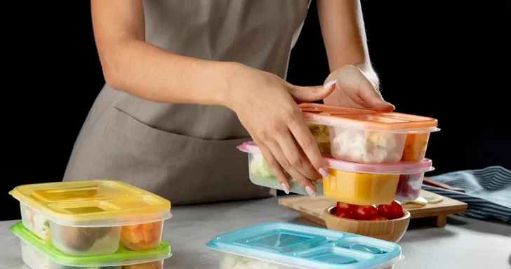 Какие продукты нельзя давать детям с собой в школу: предупреждение азербайджанского эксперта