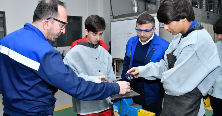 Peşə təhsilində ixtisas dəyişmək mümkündürmü? AÇIQLAMA