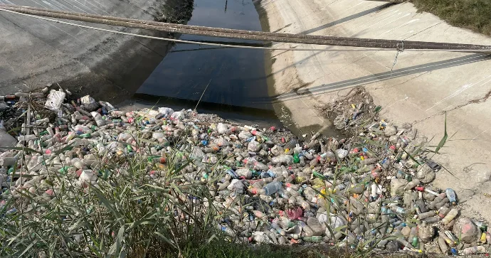 Sumqayıtda məşhur su kanalına yenə zibil atırlar FOTO