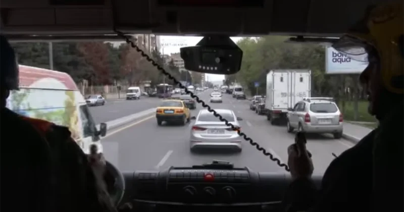 Yanğınsöndürən və xilasetmə avtomobillərinə dərhal yol verin! Müraciət
