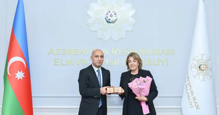 Nazir onlara dövlət təltiflərini təqdim etdi FOTO