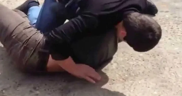 MMA döyüşçüsü namaza görə kişini döydü