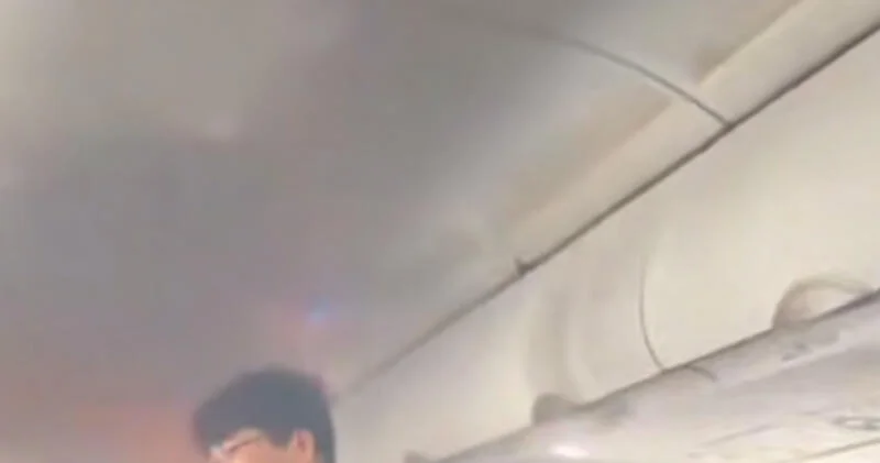 Пожар на борту пассажирского самолета в Китае ВИДЕО