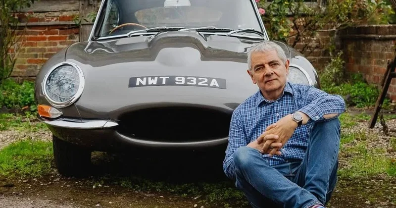 Royen Atkinson eksklüziv Jaguar idman avtomobilini satır…