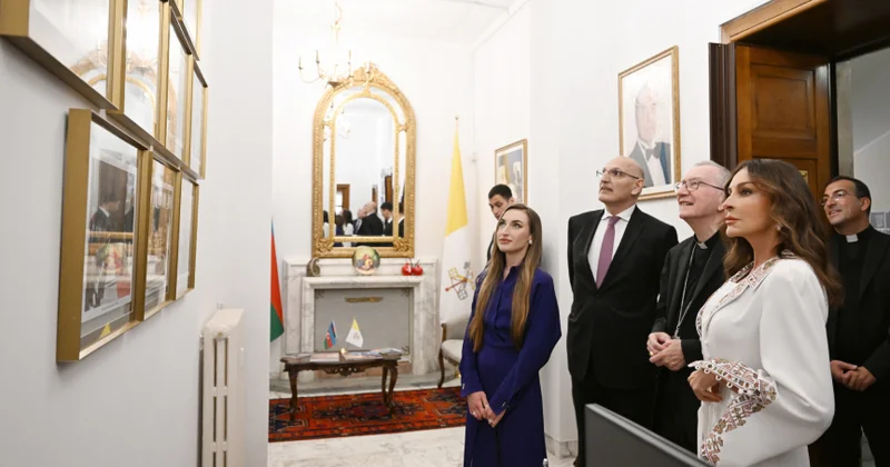 Mehriban Əliyeva səfirliyin inzibati ofisinin açılışında Fotolar
