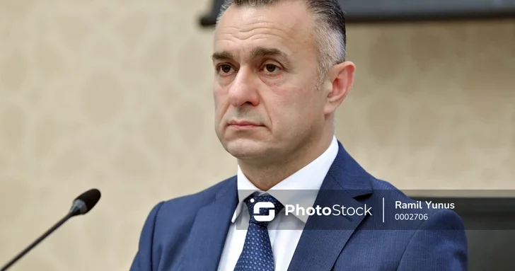 Министр подписал приказ о ликвации трех медцентров в Гяндже