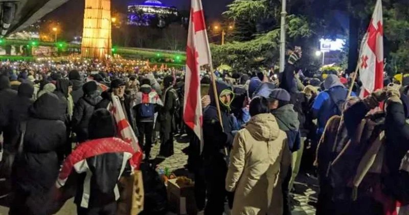 Gürcüstan Daxili İşlər Nazirliyi etirazçıları Tbilisidə yolu boşaltmağa çağırıb