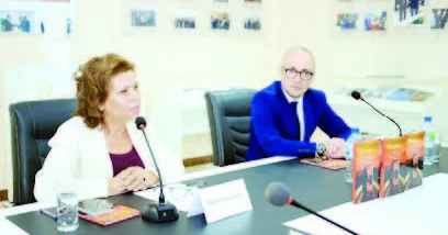 Azərbaycan şairinin kitabı özbək dilində