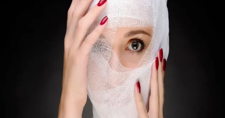 Sevgilisinə görə 400 plastik əməliyyat etdirdi
