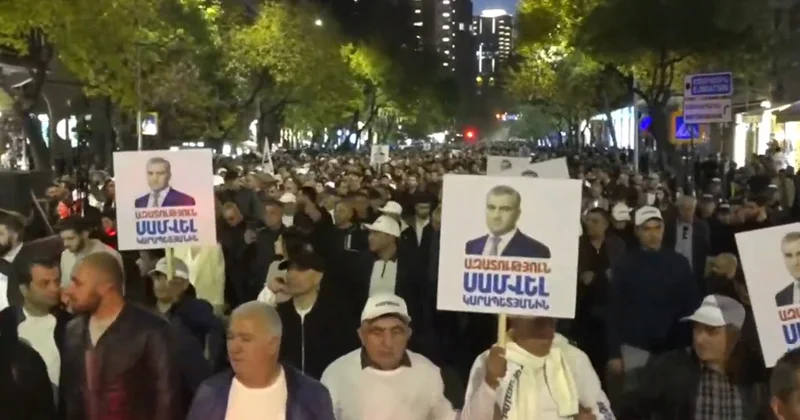 İrəvanda Samvel Karapetyana görə mitinq keçirilir