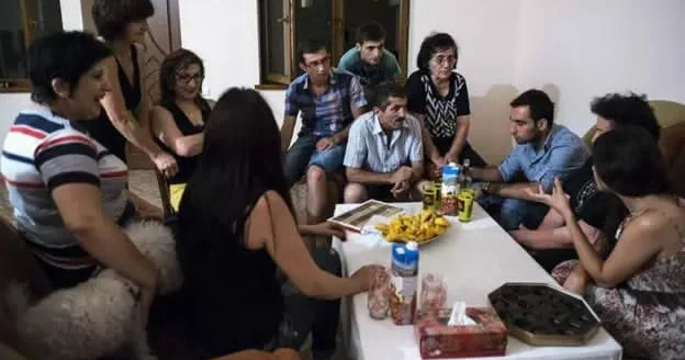Ermənilərdən şok etiraf: “Erməni icması kiçilir, erməni dilinə...”