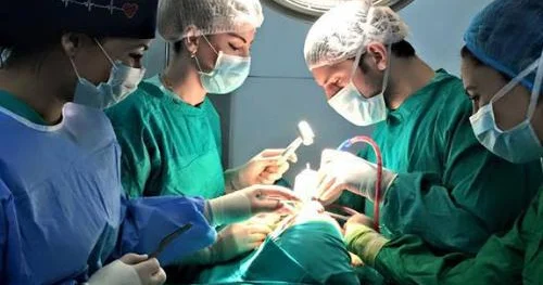 Avropada ilk dəfə beyni kompüterə birləşdirən əməliyyat keçirildi