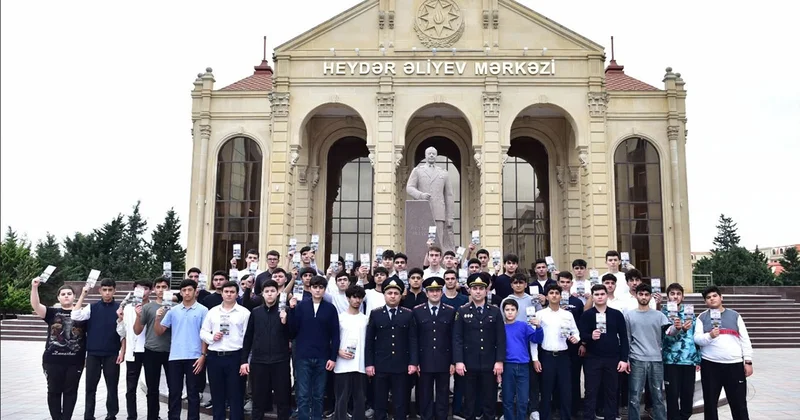 Polis Akademiyasında keçirilən “Açıq qapı” tədbirləri Bakı məktəblilərində maraq yaradır Fotolar