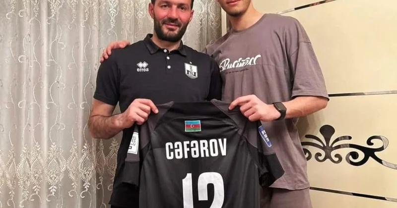 Rza Cəfərov məşqçisinə avtomobil hədiyyə etdi FOTO