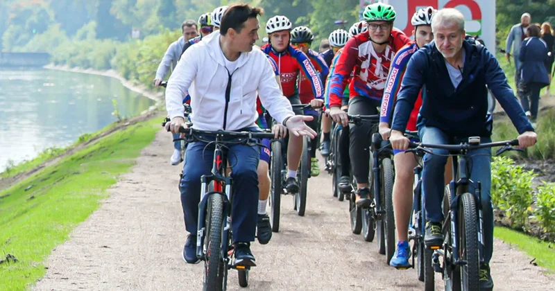 Velosiped sürən dövlət başçıları FOTOLAR