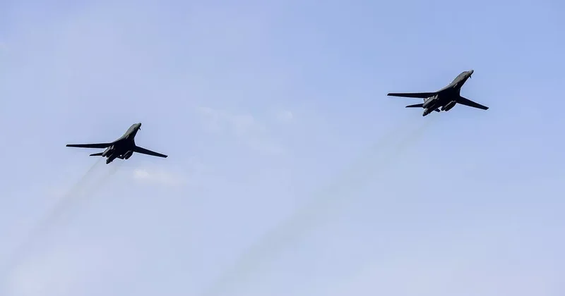 США перебросили в Японию стратегические бомбардировщики B 1B