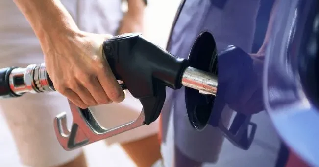Azərbaycan Aİ 92 benzini neçəyə alıb satır?
