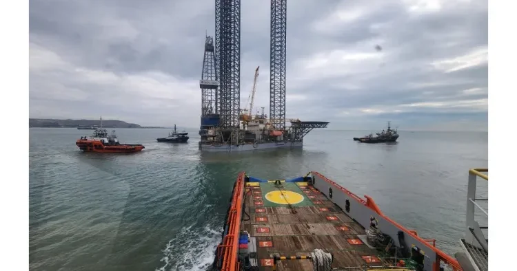 “Neptun” qurğusunun yedəklənməsi əməliyyatına başlanıldı FOTO