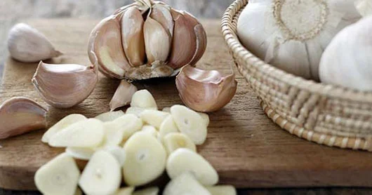 Antibiotikləri qəbul edirsinizsə... SARIMSAQ YEYİN