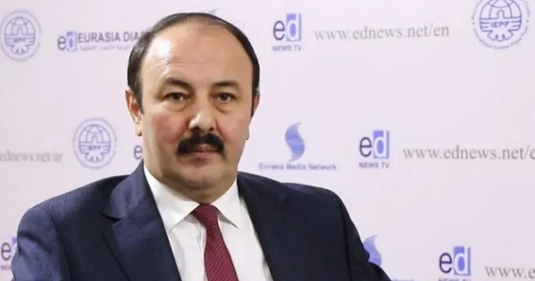 Zalı tərk etmək siyasi mövqe ola bilər, zalda qalmaq isə mütləq siyasi dəstək demək deyil